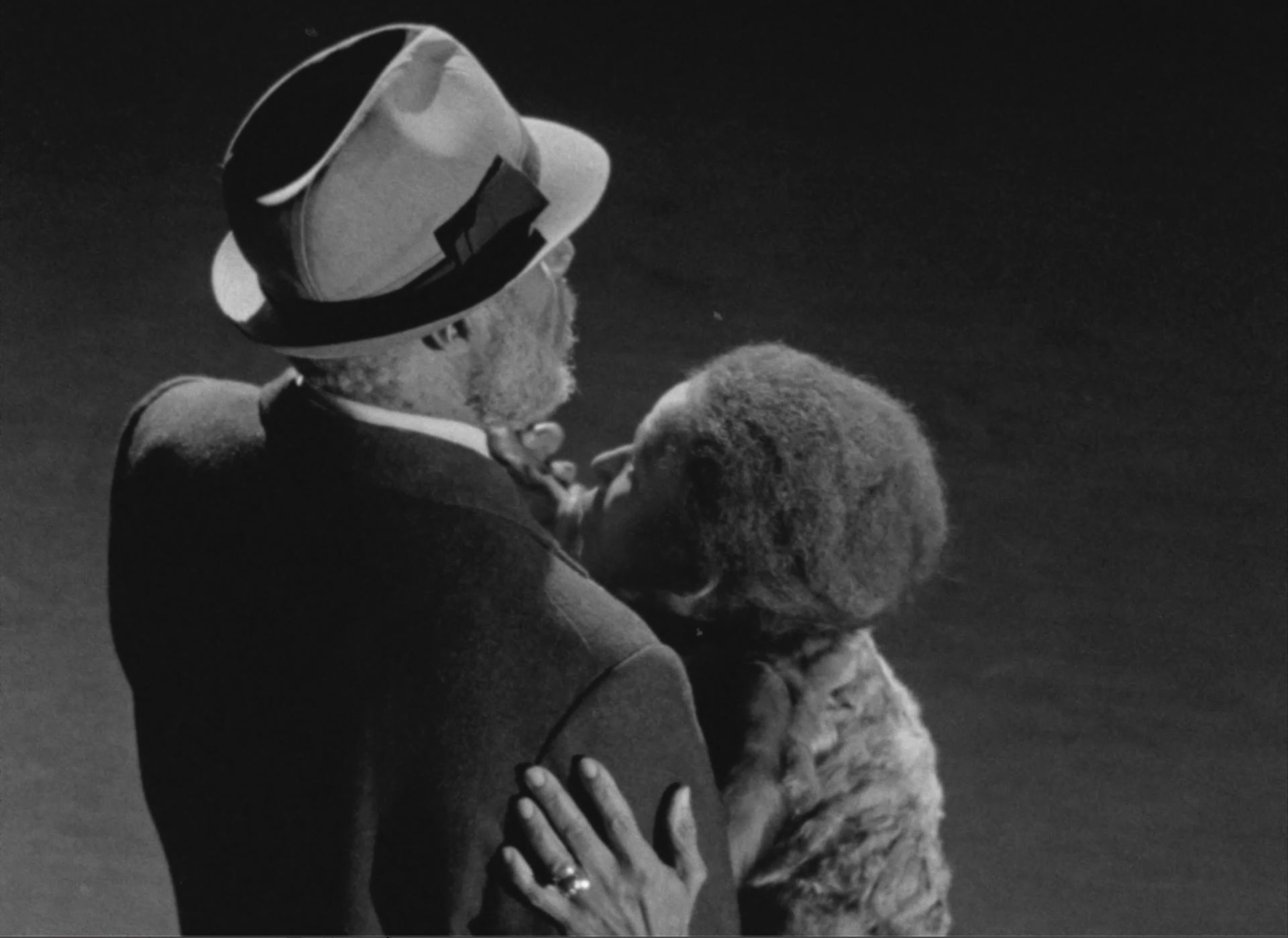 cinematheque-ideale-des-banlieues-du-monde-un-cri-de-revolte_lavieillequimboiseuseetlemajordome.png