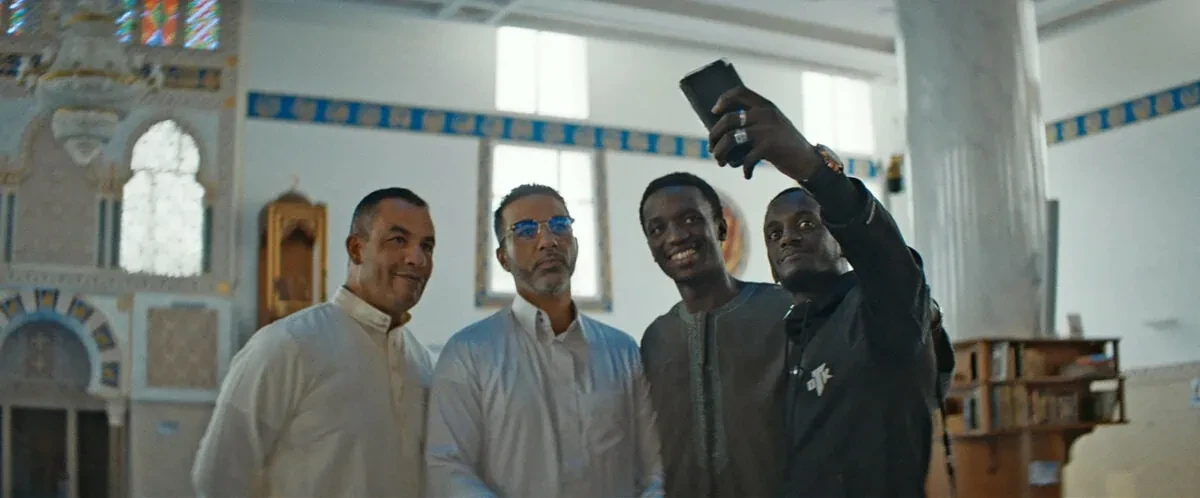 cinematheque-ideale-des-banlieues-du-monde-le-jeune-imam_le-jeune-imam-kim-chapiron-2023-1200x498.webp